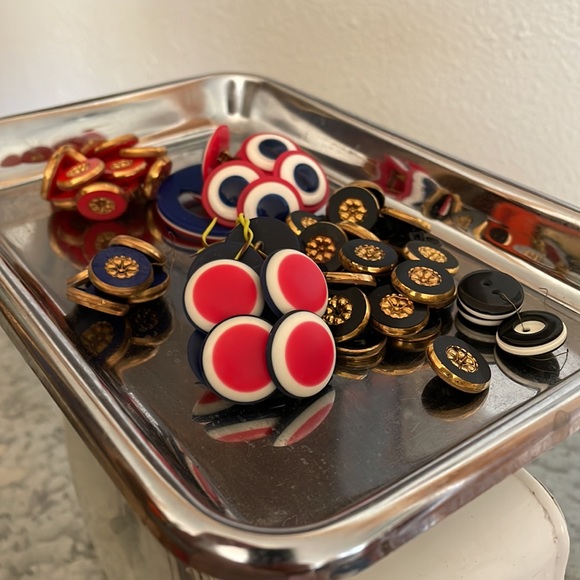 Vintage Buttons!! - Picture 2 of 11